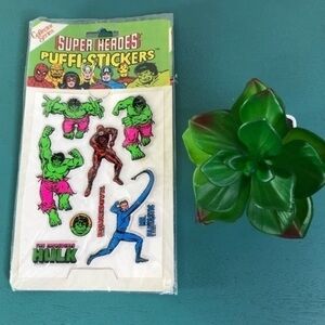 Super Heroes Puffi-Stickers The Incredible Hulk
NWT